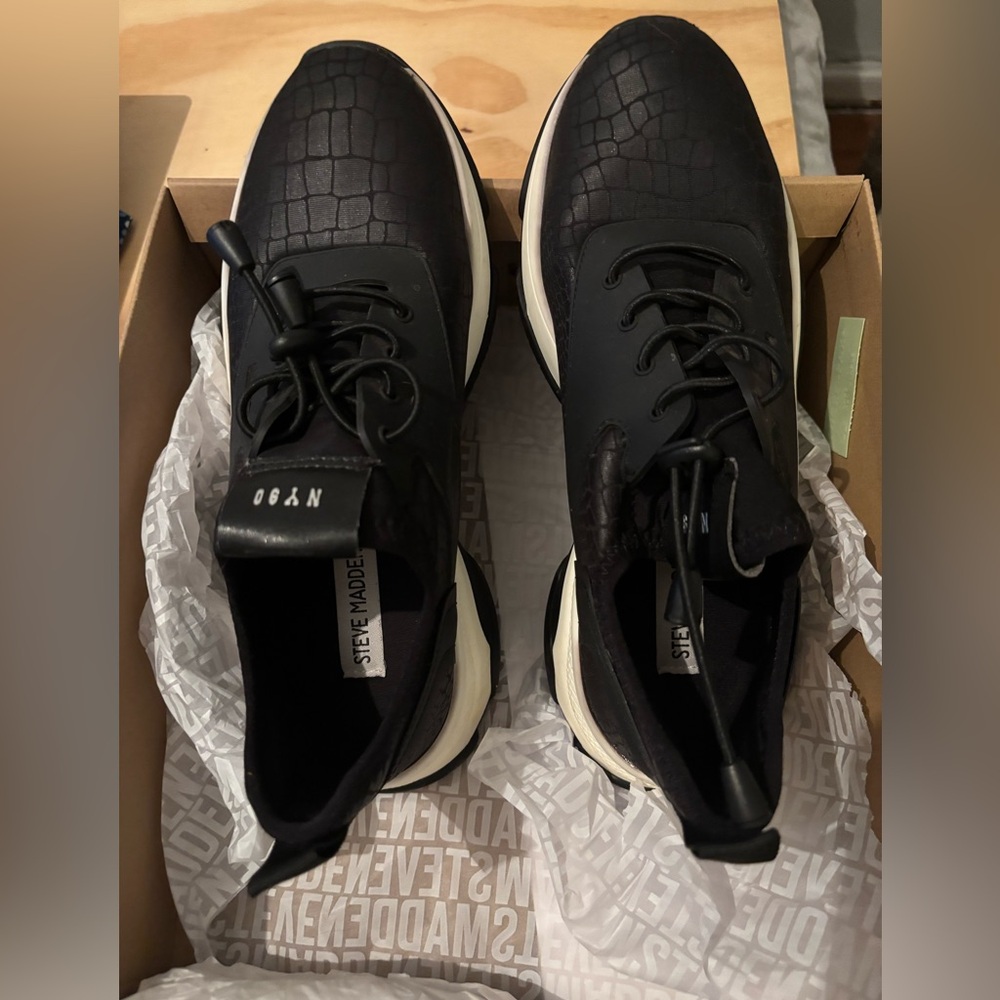 Steve Madden Black and White Women’s Sneakers
